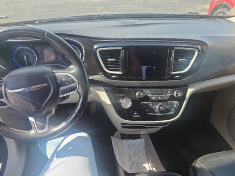 2017 Chrysler Pacifica Touring-L
