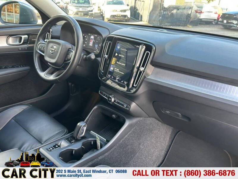 2019 Volvo XC40 T5 Momentum