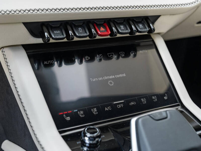 2025 Lamborghini Urus SE