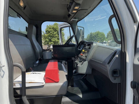 2015 Freightliner M2 106