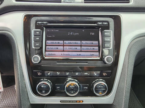 2012 Volkswagen Passat SE PZEV