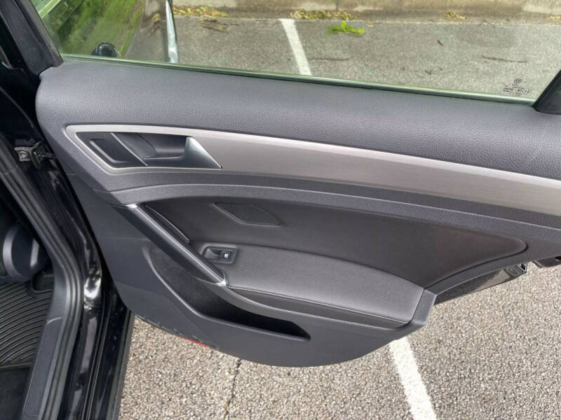 2017 Volkswagen Golf SportWagen