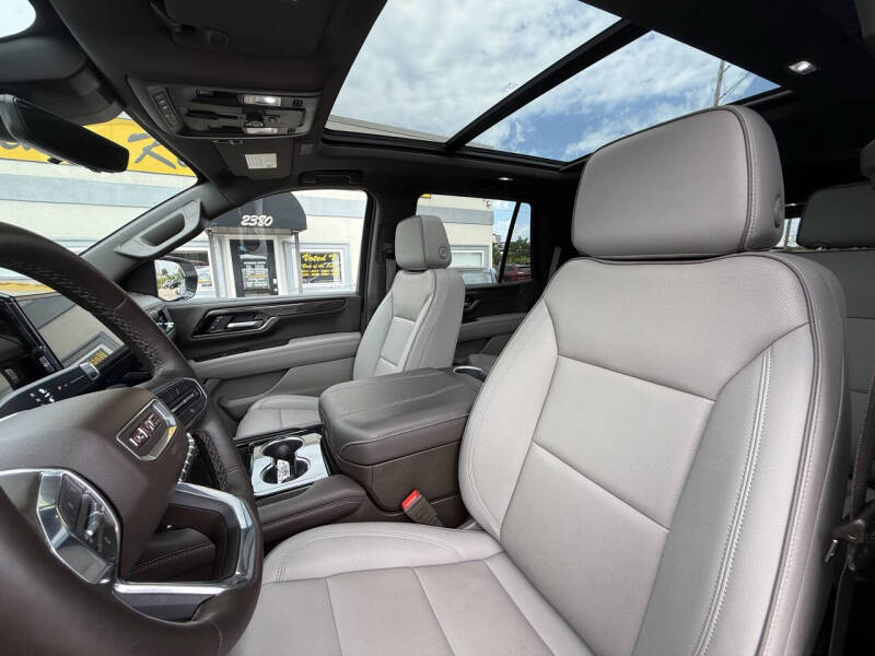 2025 GMC Yukon Elevation