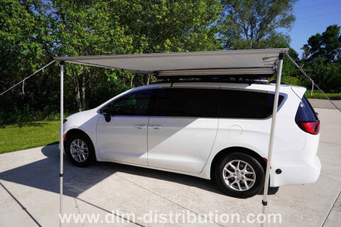 2025 Chrysler Voyager LX