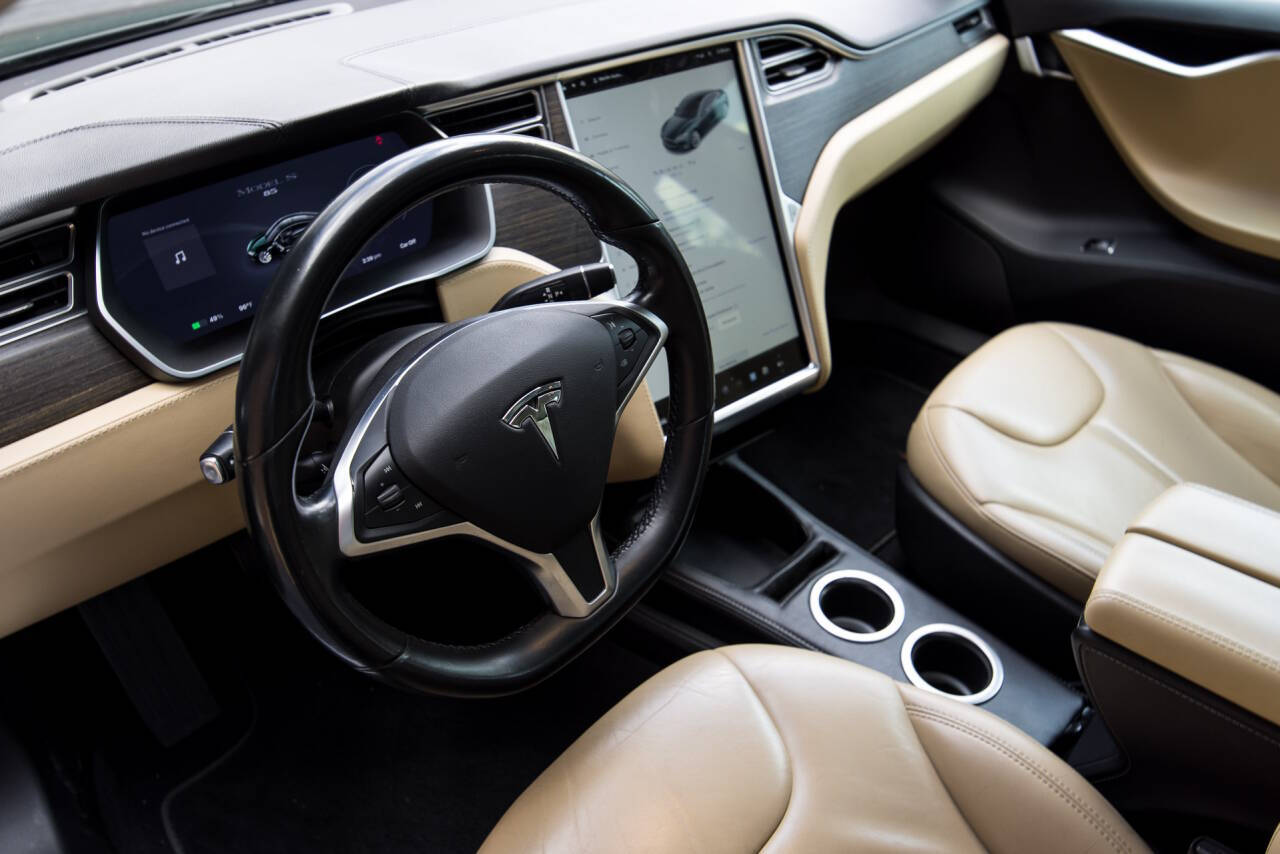 2014 Tesla Model S 18