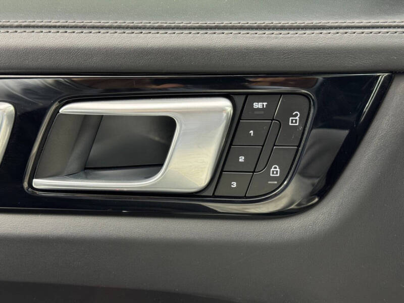 2022 Porsche Cayenne Turbo S E-Hybrid Coupe