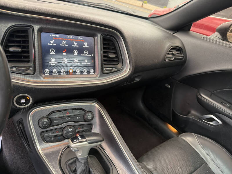 2017 Dodge Challenger SXT Plus