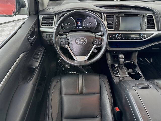 2017 Toyota Highlander SE