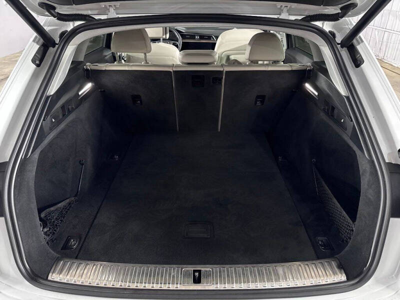 2019 Audi e-tron quattro Premium Plus