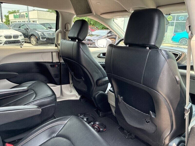 2017 Chrysler Pacifica Hybrid Premium