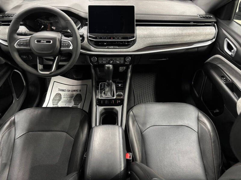 2023 Jeep Compass Latitude Lux