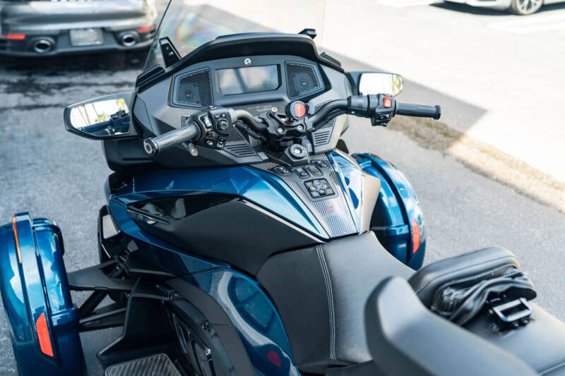 2022 Can-Am Spyder RT SE6