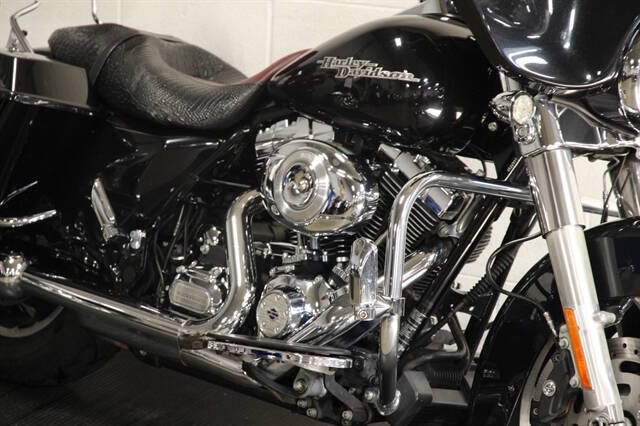 2013 Harley-Davidson STREET GLI