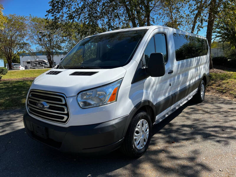 2016 Ford Transit XLT photo 3