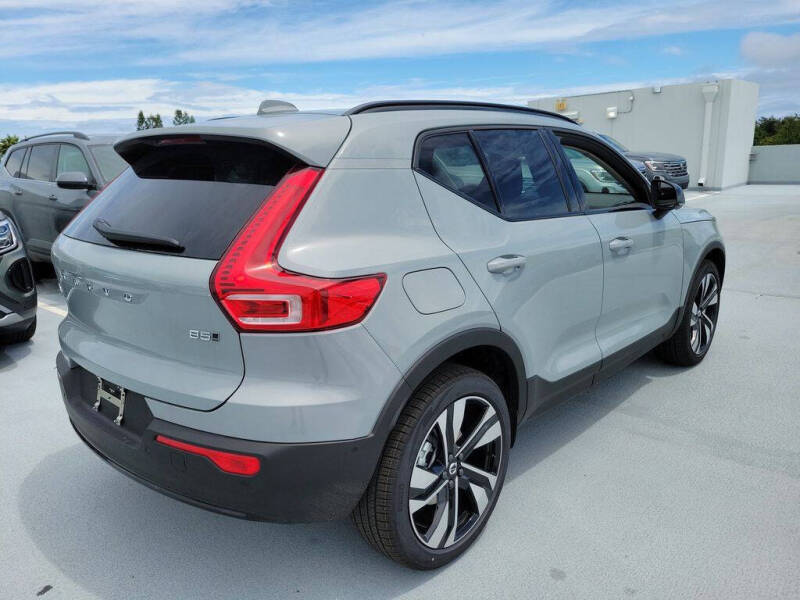 2026 Volvo XC40 B5 Plus