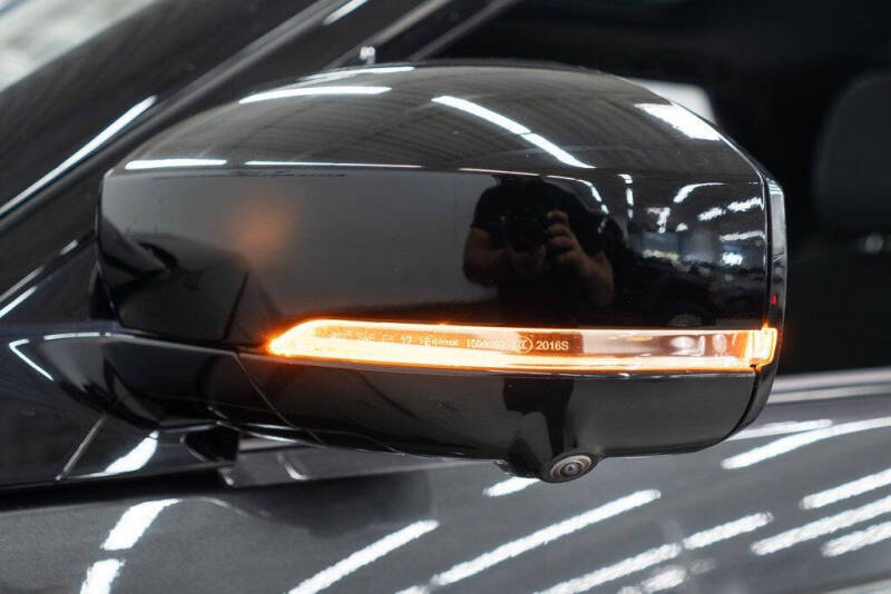 2023 Land Rover Discovery P300 S R-Dynamic