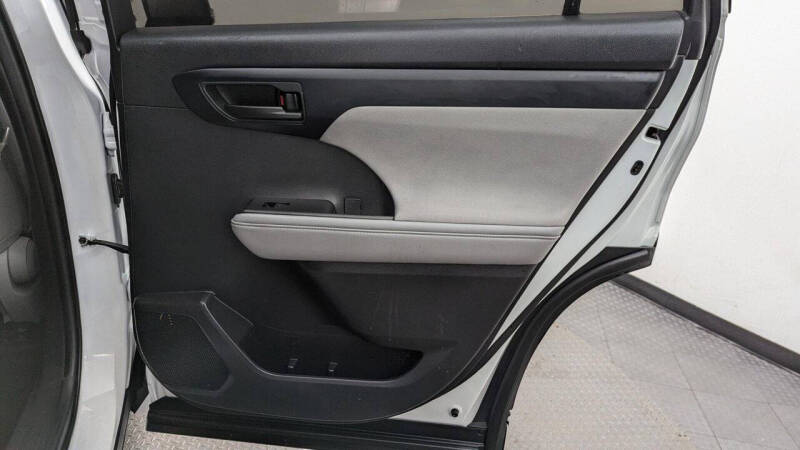 2022 Toyota Highlander LE