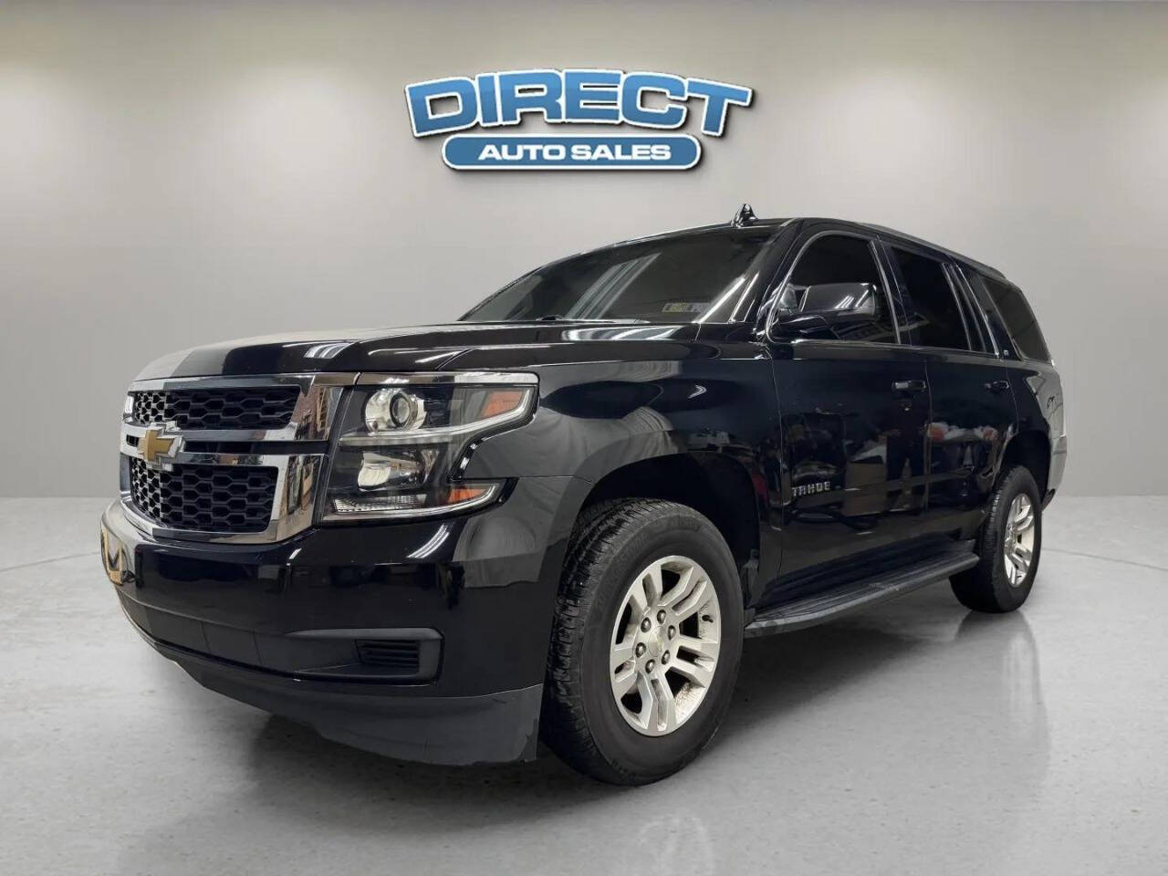 2018 Chevrolet Tahoe LT 4x4 4dr SUV - Black exterior view 3