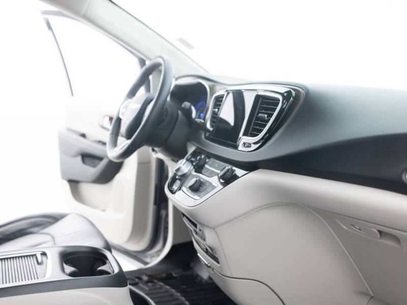 2017 Chrysler Pacifica Touring-L Plus