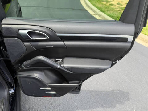 2017 Porsche Cayenne Platinum Edition