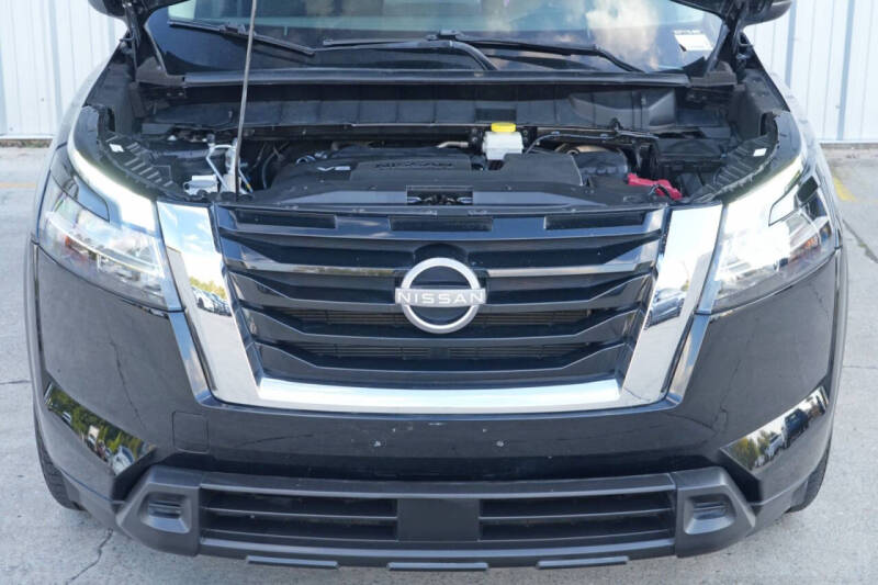 2022 Nissan Pathfinder SV