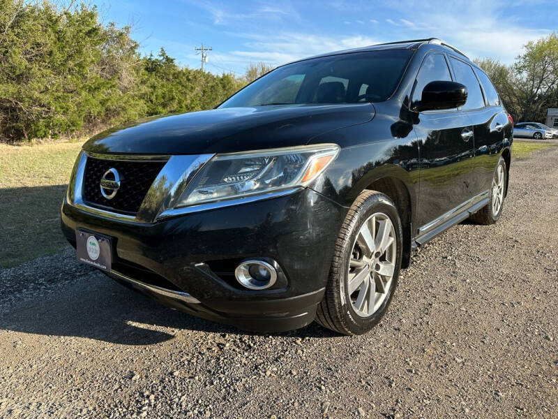 2014 Nissan Pathfinder for sale at The Car Shed in Burleson TX