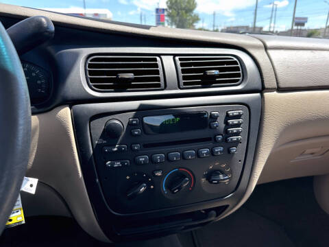 2002 Ford Taurus SE