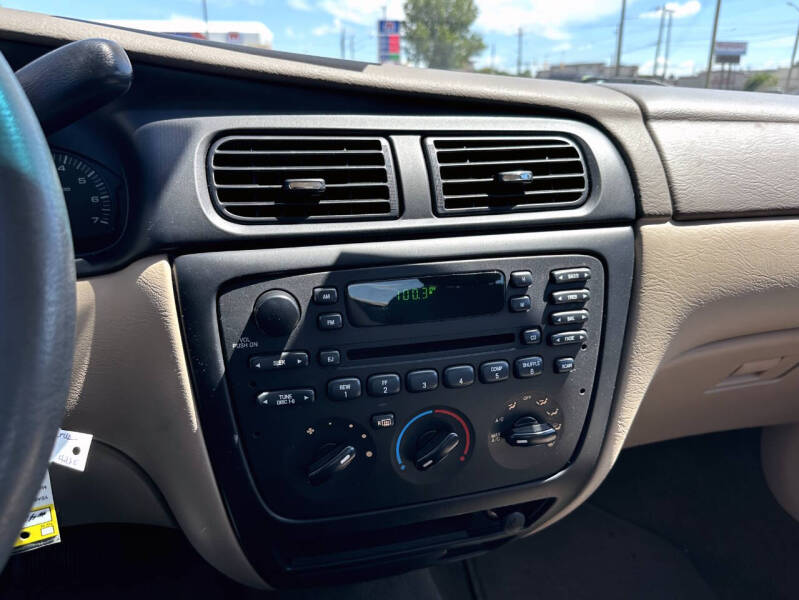 2002 Ford Taurus SE