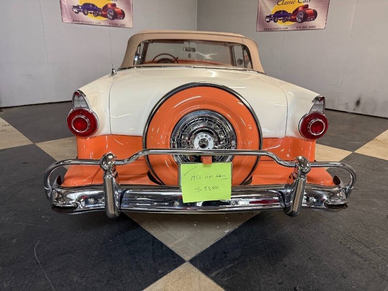 1956 Ford Sunliner