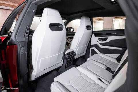 2025 Lamborghini Urus SE