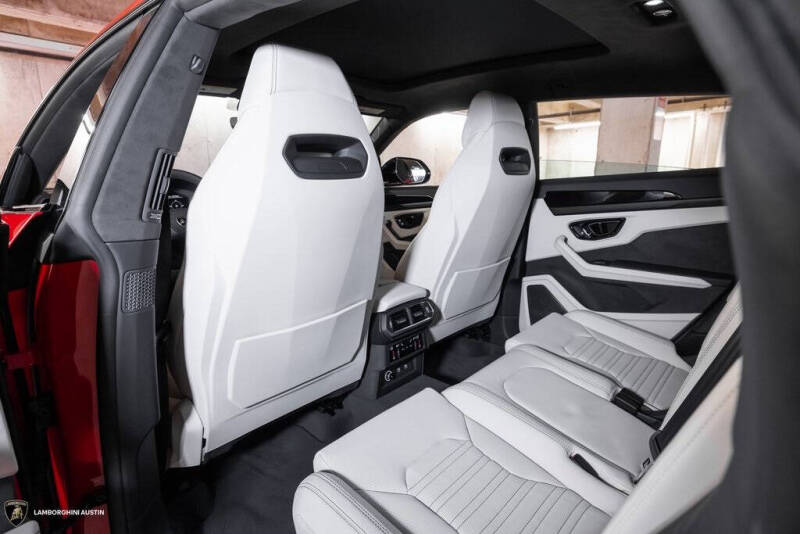 2025 Lamborghini Urus SE