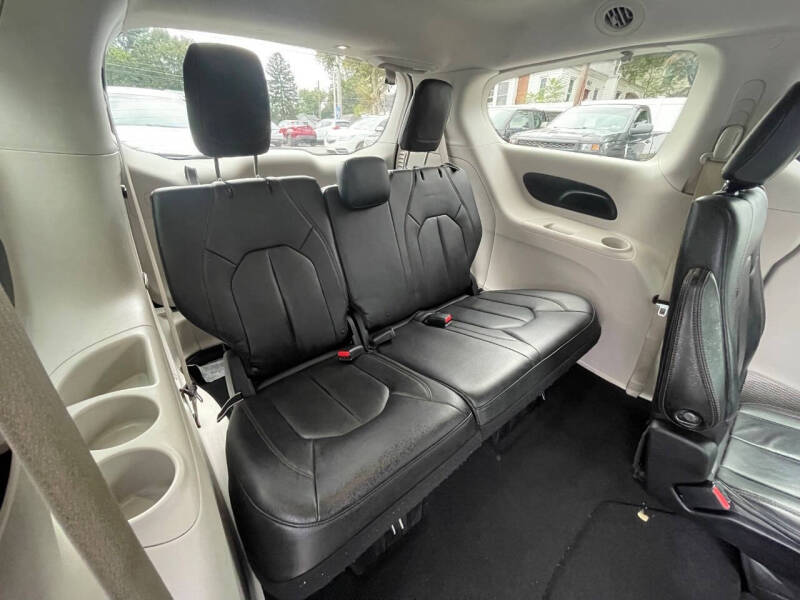 2017 Chrysler Pacifica Touring-L