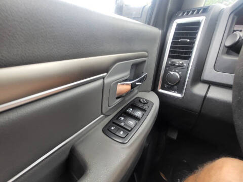 2017 RAM 1500 SLT