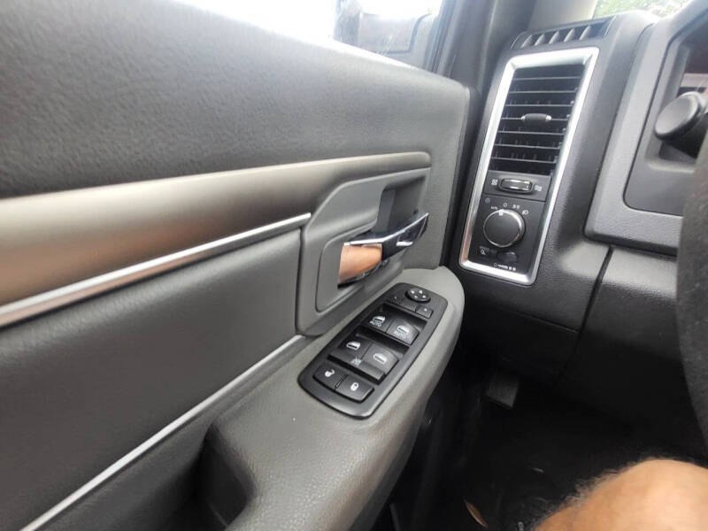 2017 RAM 1500 SLT