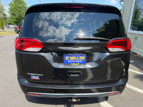 2017 Chrysler Pacifica Touring-L Plus