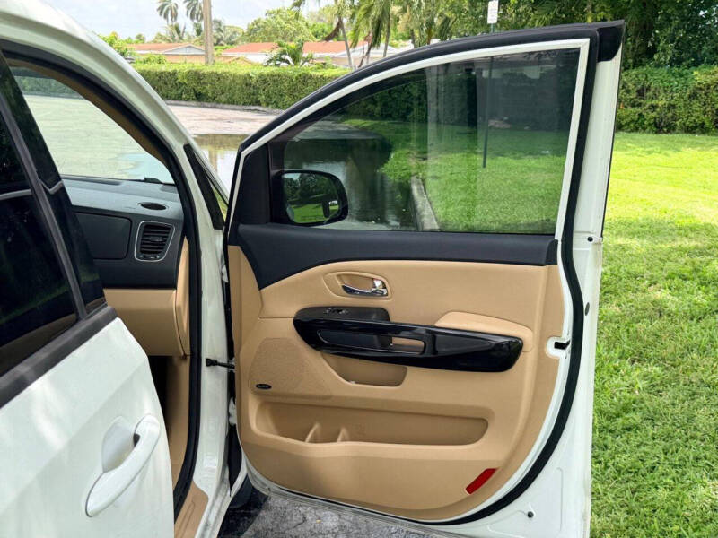 2017 Kia Sedona SX