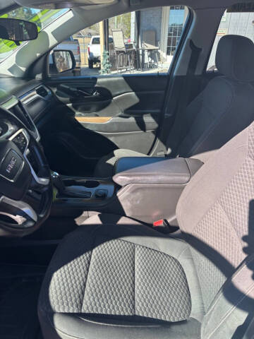 2017 GMC Acadia SLE-2