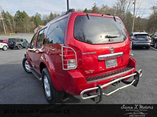 2012 Nissan Pathfinder LE