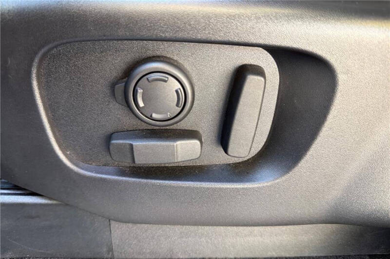 2024 Land Rover Discovery P300 S