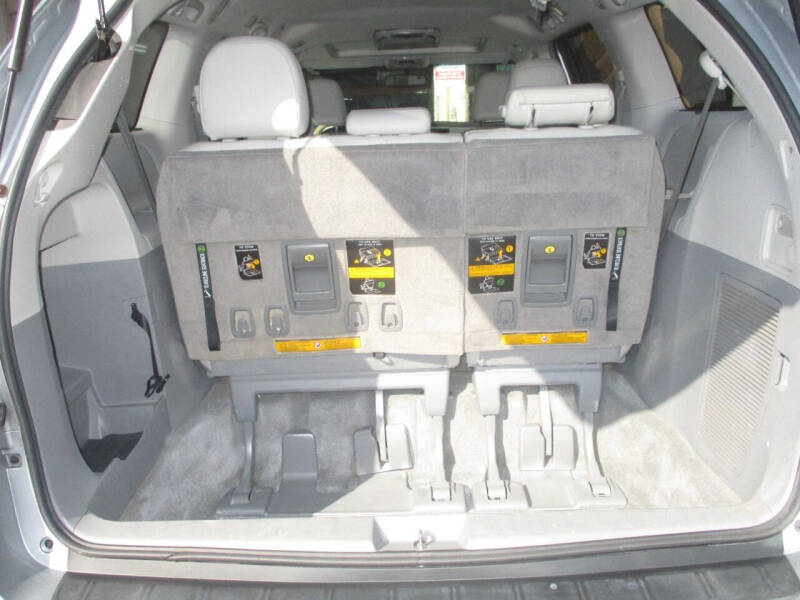 2014 Toyota Sienna XLE 8-Passenger