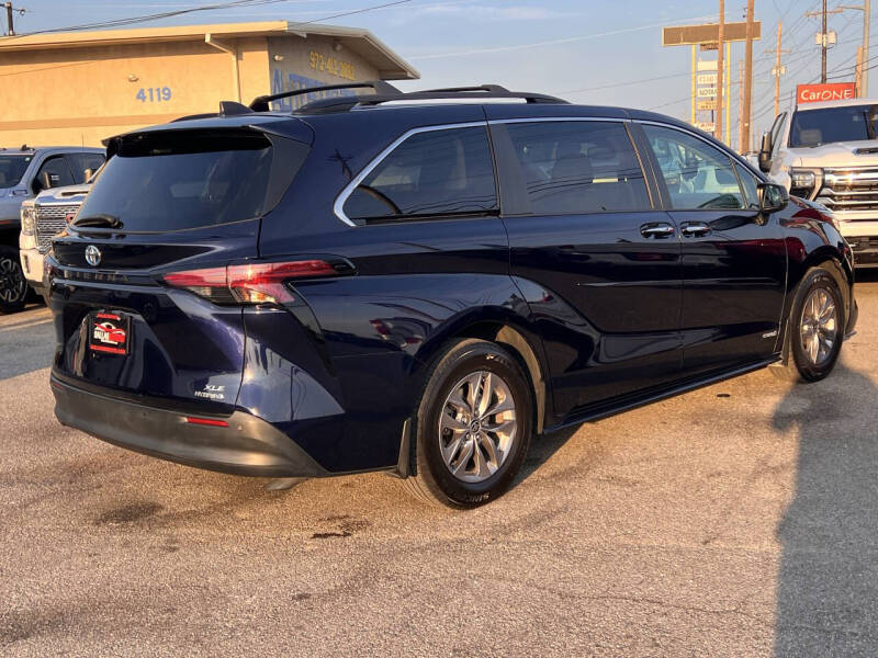 2021 Toyota Sienna XLE 8-Passenger