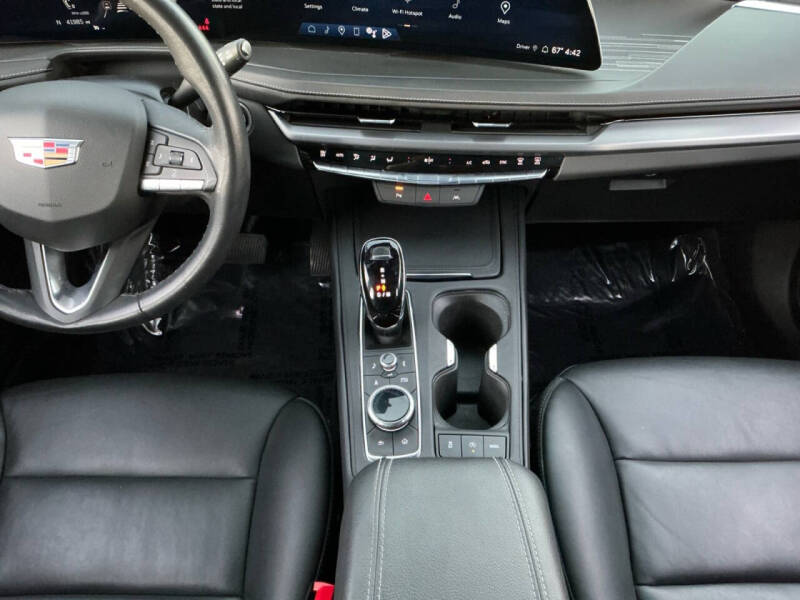 2024 Cadillac XT4 Premium Luxury