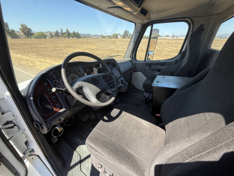 2015 Freightliner M2 106