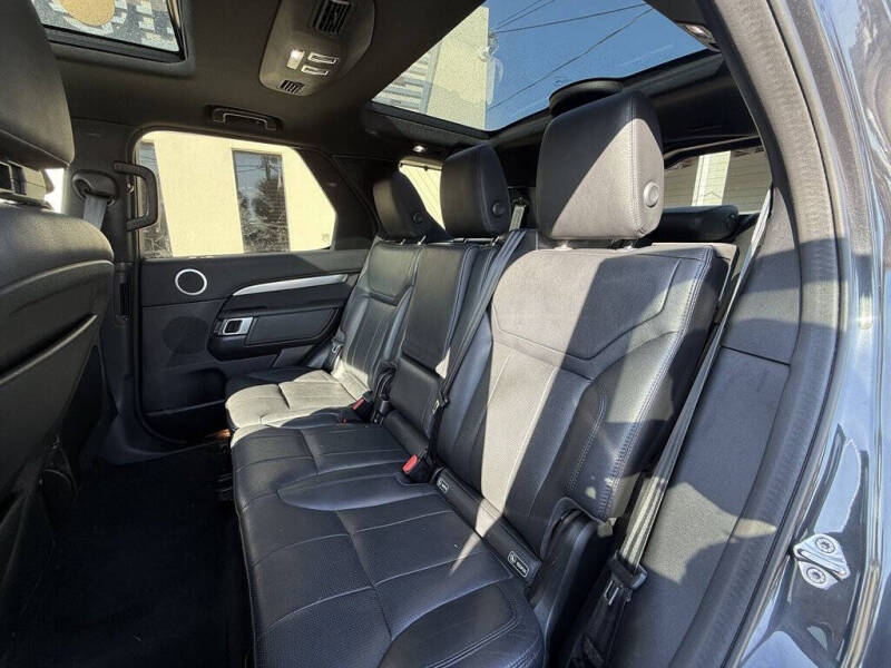 2020 Land Rover Discovery Landmark Edition