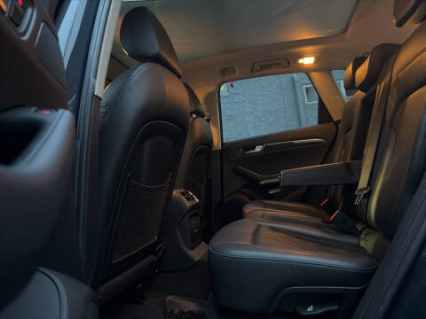 2011 Audi Q5 2.0T quattro Premium Plus