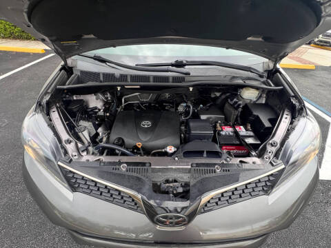 2020 Toyota Sienna SE Premium 8-Passenger