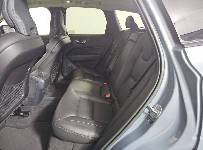 2023 Volvo XC60 B5 Plus Dark Theme