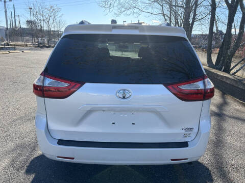 2015 Toyota Sienna XLE 7-Passenger