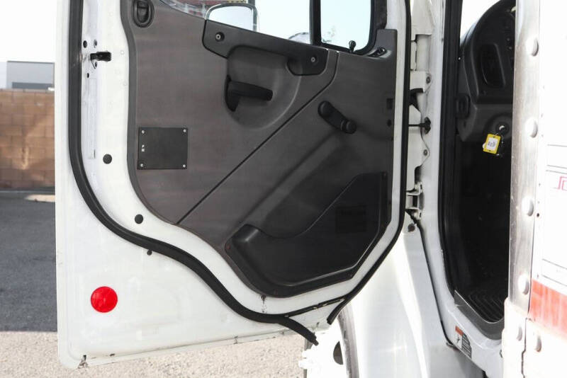 2014 Freightliner M2 106