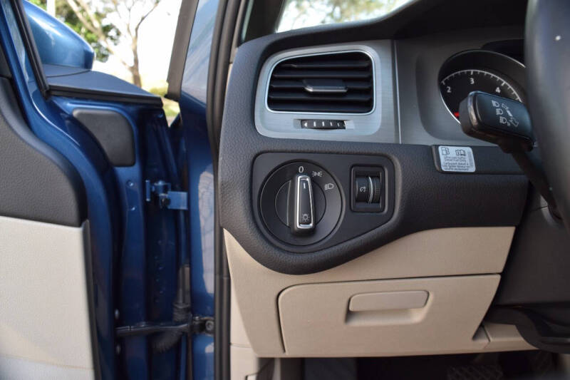 2015 Volkswagen Golf TDI SE